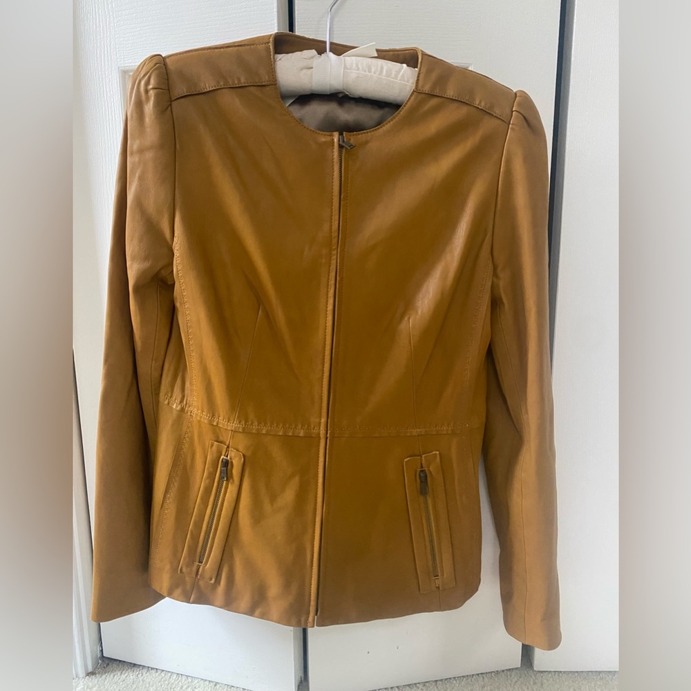 Elie Tahari Coat Size Small